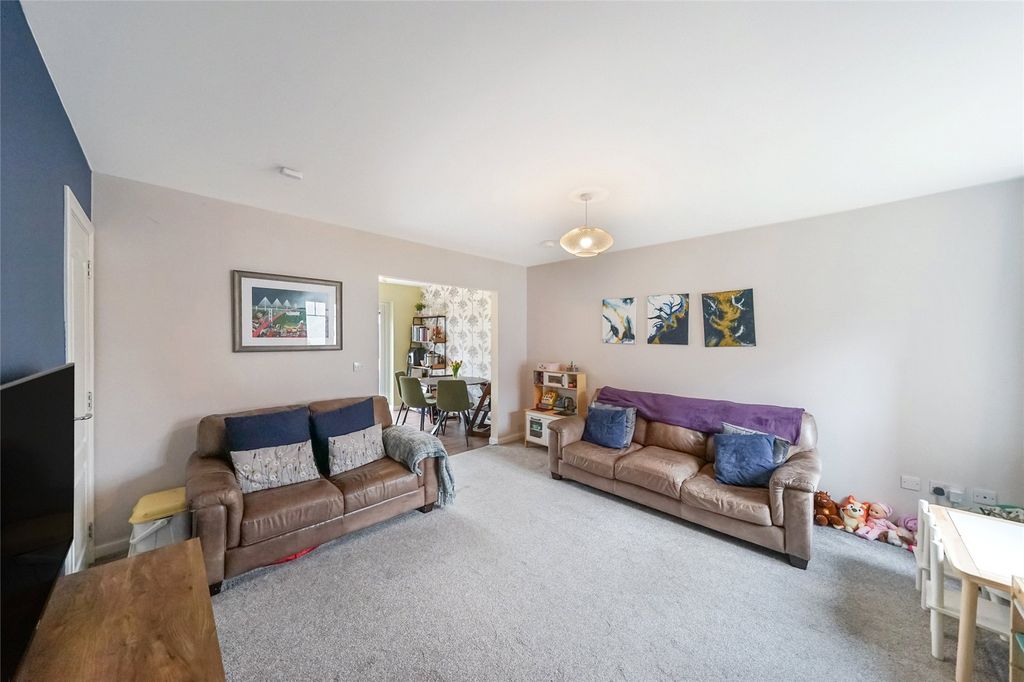 Property photo 2 of 24 Lounge