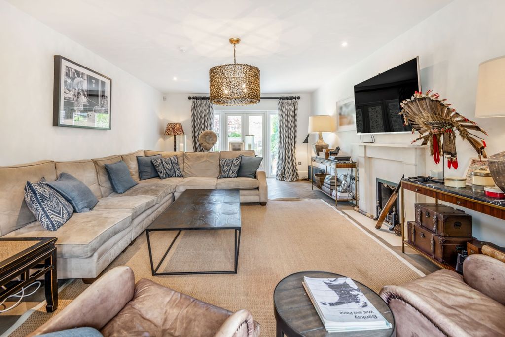 Property photo 2 of 16 Sitting Room