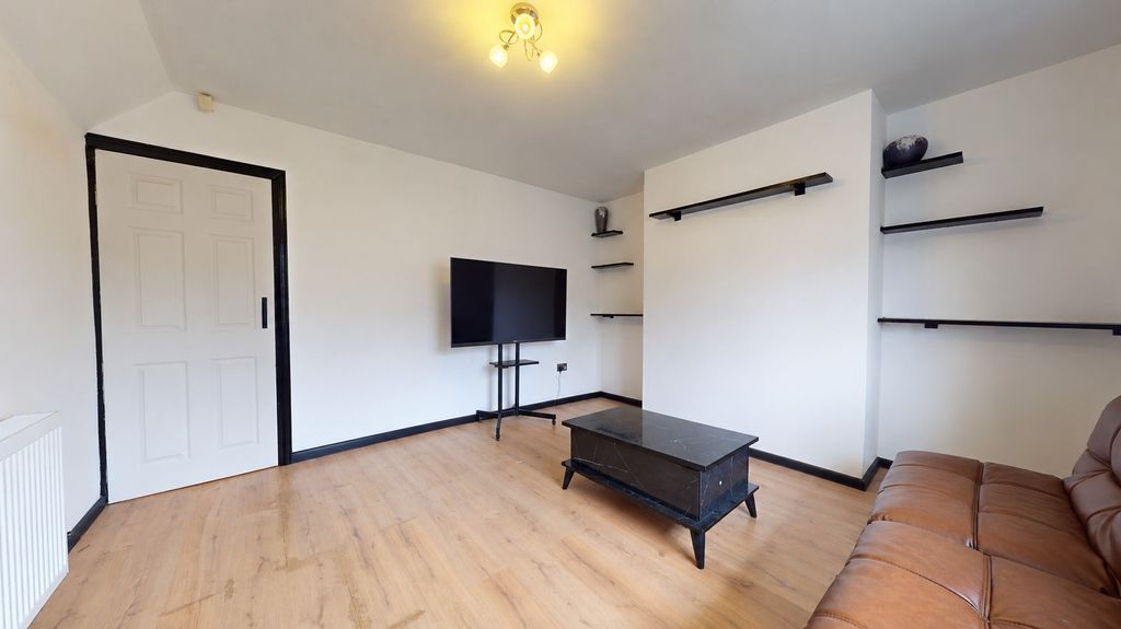 Property photo 3 of 15 5548525