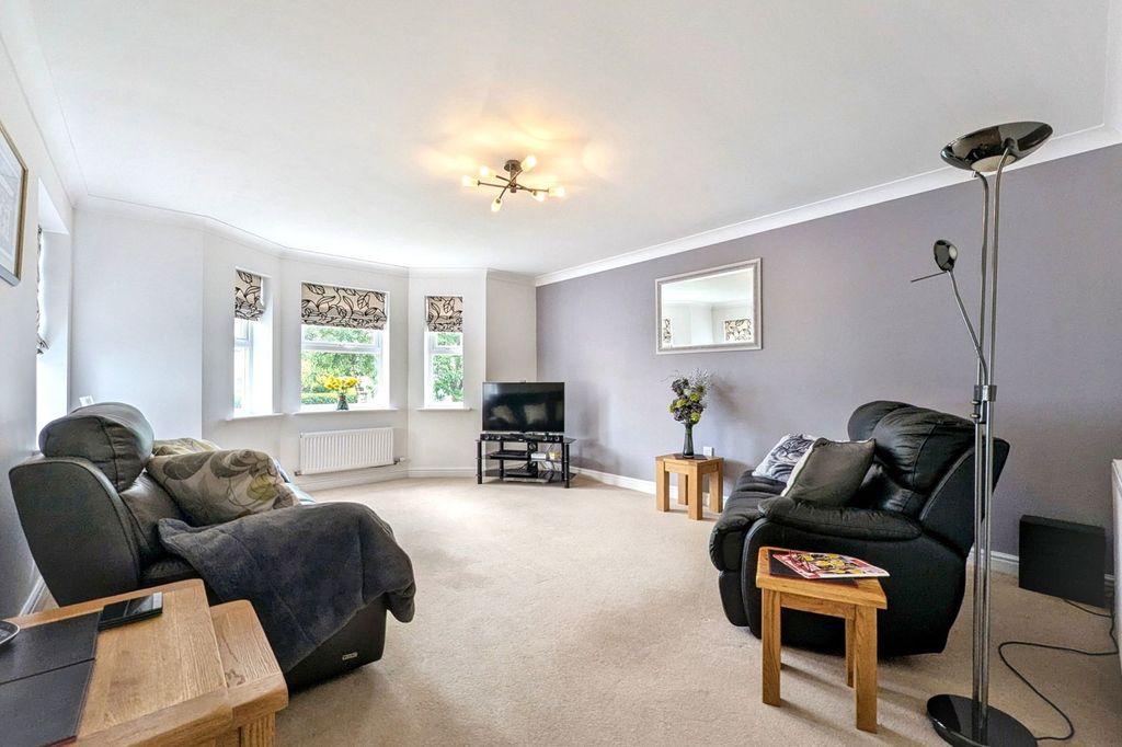 Property photo 2 of 21