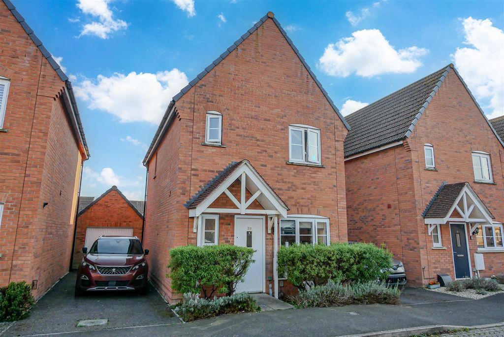 Property photo 1 of 11 Approach