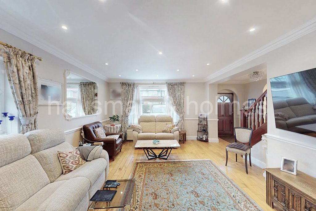 Property photo 1 of 18 W04.Jpg