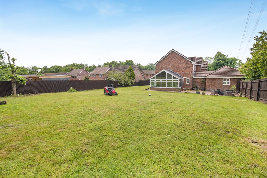 Property photo 2 of 33
