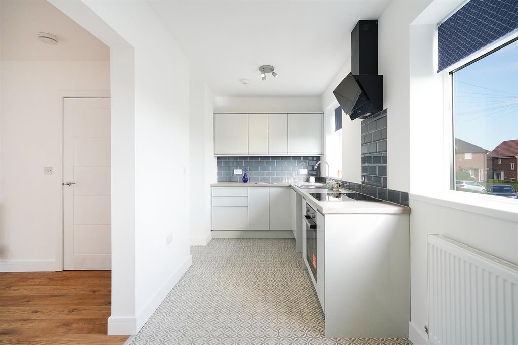 Property photo 1 of 17 2. Kitchendiner.Jpg