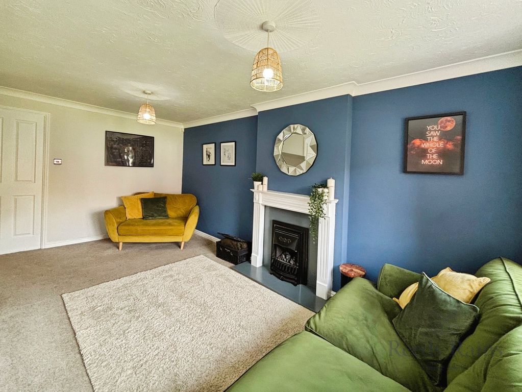 Property photo 2 of 16 Lounge