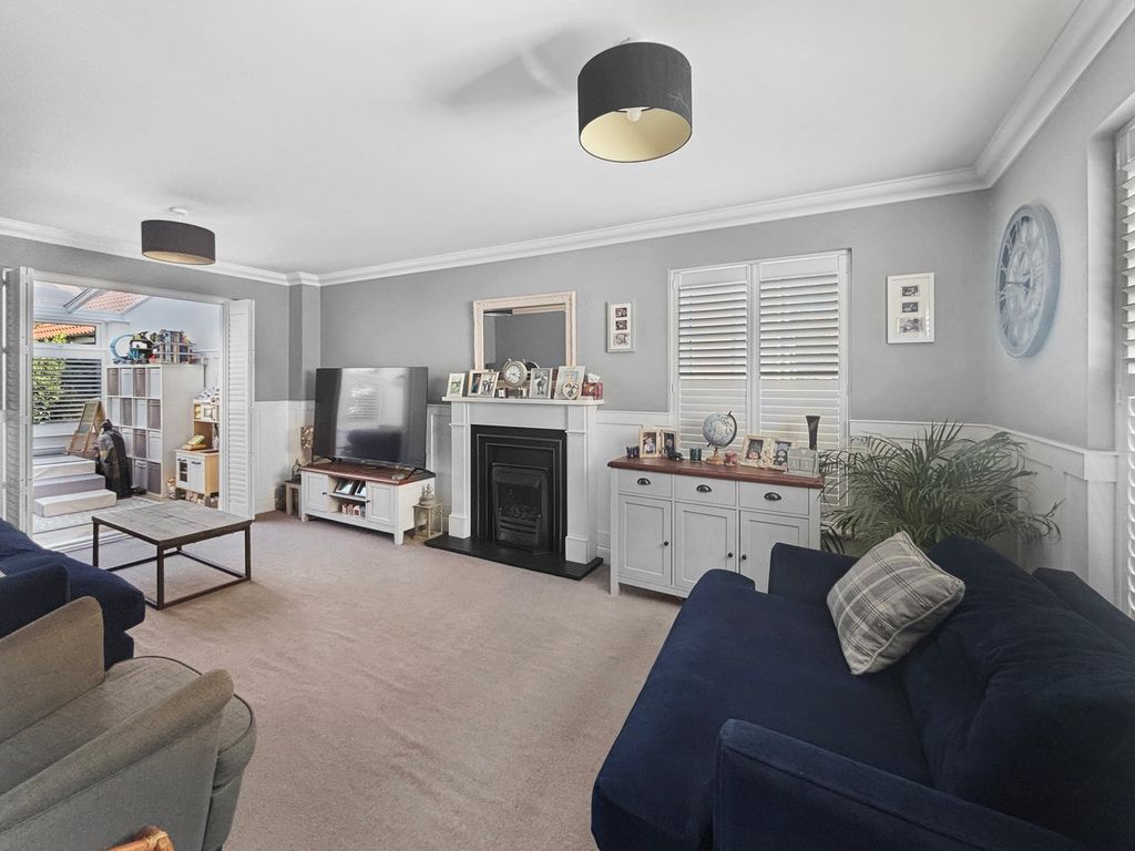 Property photo 2 of 23