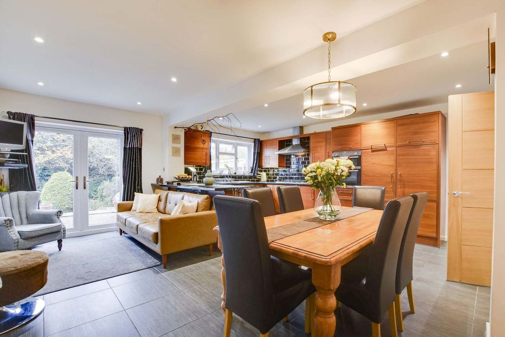 Property photo 2 of 27