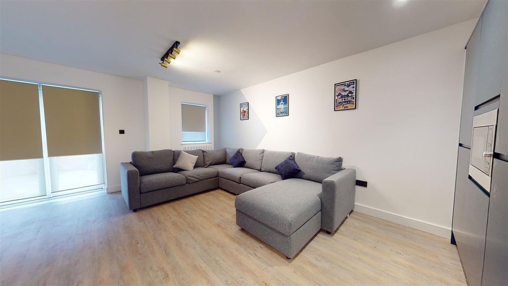 Property photo 2 of 65 7-Llantwit-Street-07312023_131244.Jpg