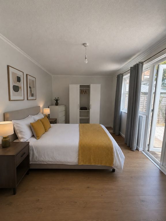 Property photo 1 of 10 3 Bedroom For Let In E1 With Private Garden Space