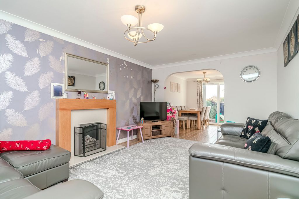 Property photo 3 of 32