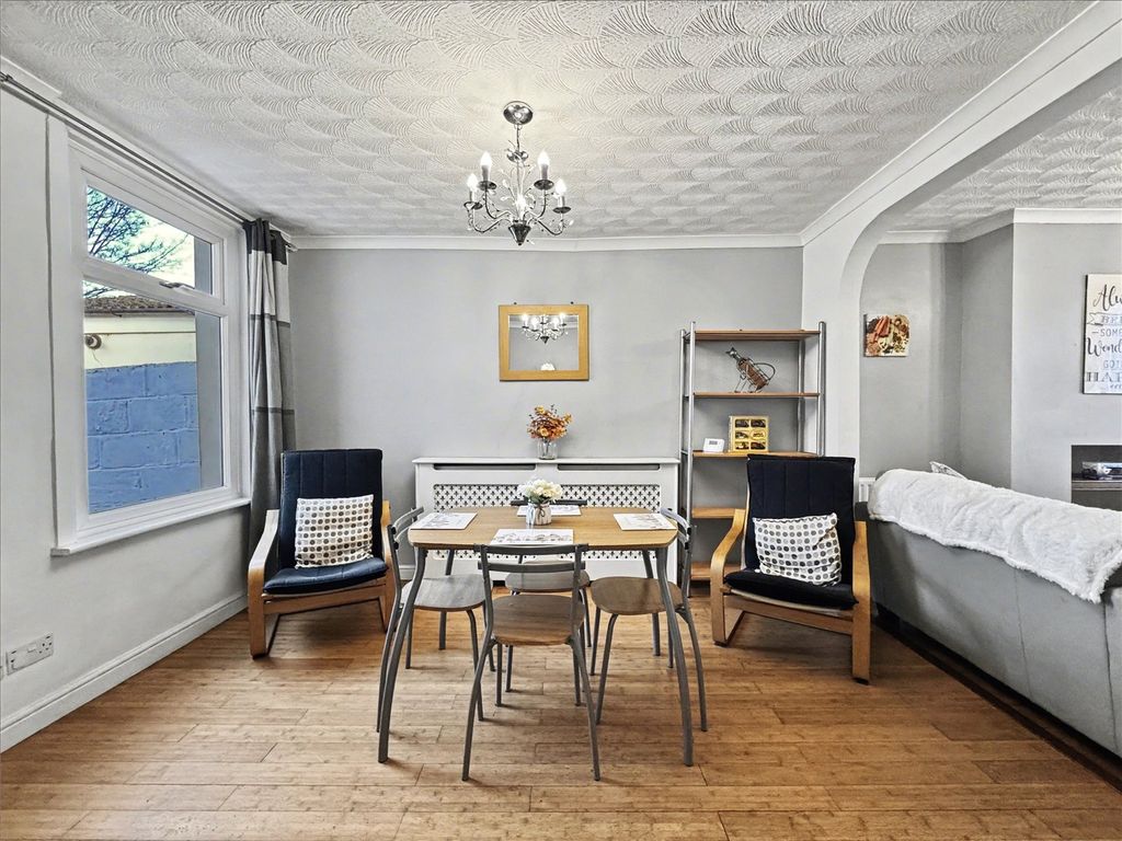 Property photo 1 of 19 Picture No. 15