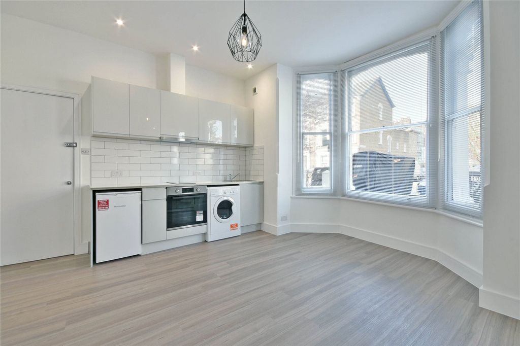 Property photo 3 of 10 Picture No. 06