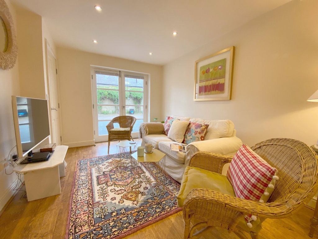 Property photo 2 of 9 Picture No. 11