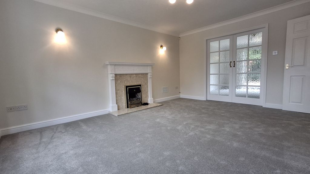 Property photo 2 of 18 Living Room