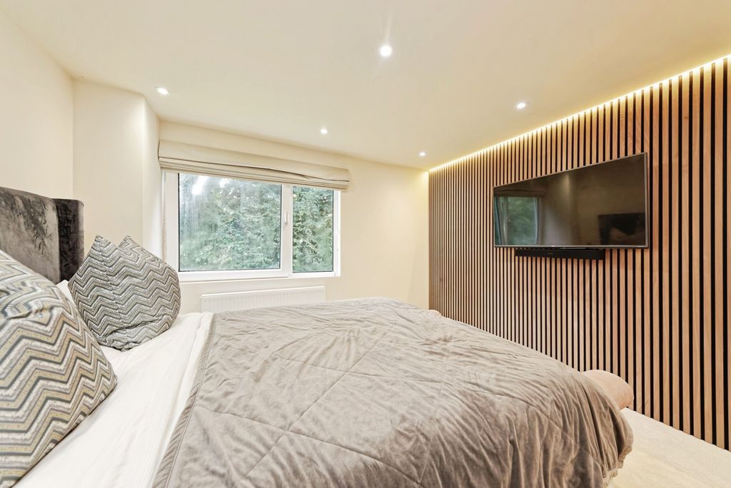 Property photo 2 of 17 Photo