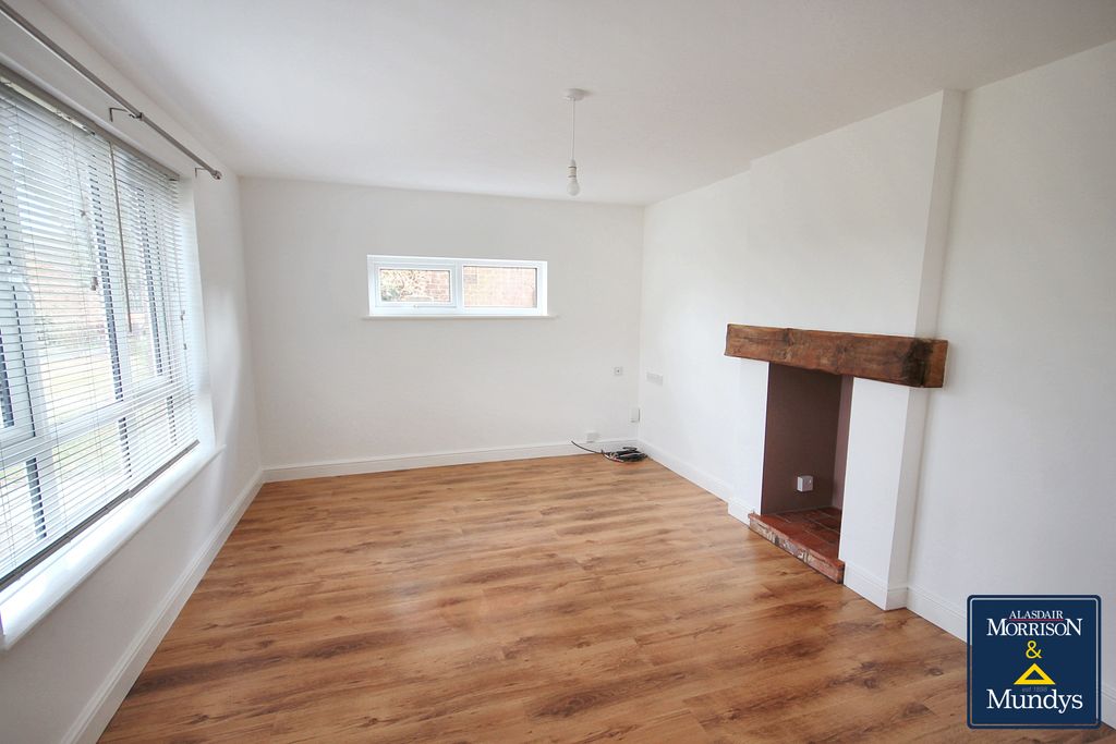 Property photo 3 of 11 Living Room