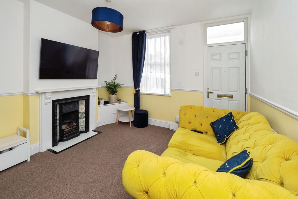 Property photo 2 of 10