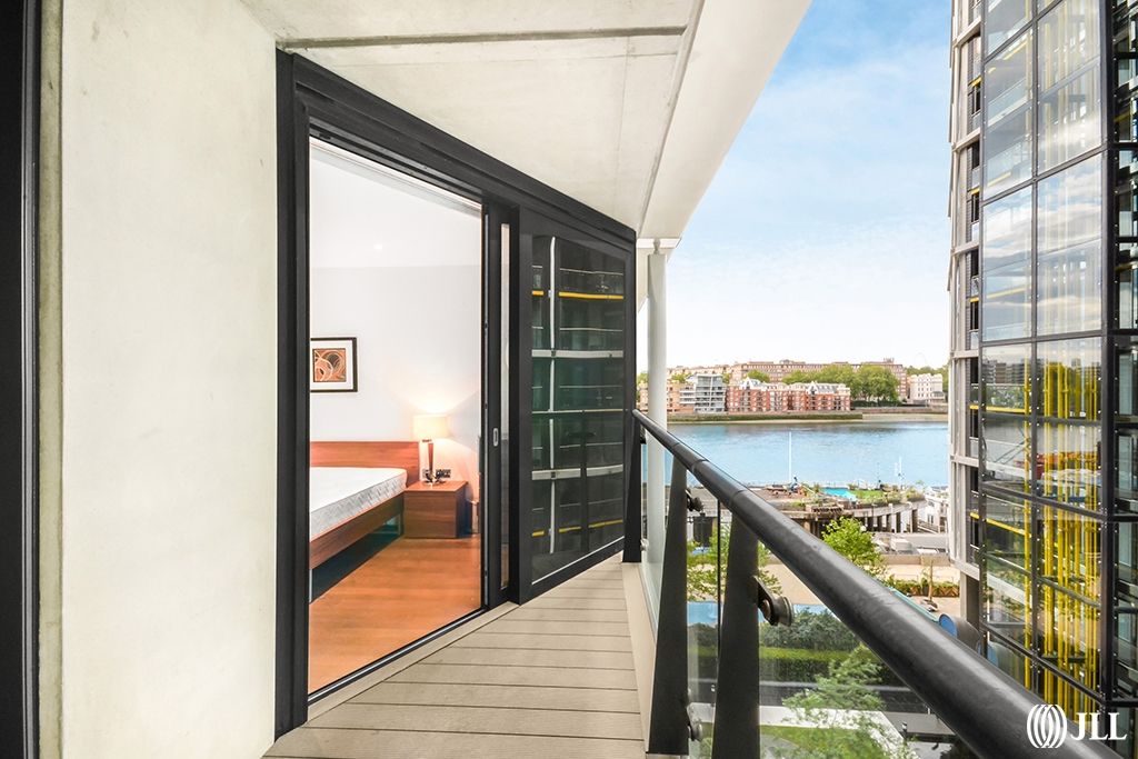 Property photo 3 of 23 Riverlight Quay_5...