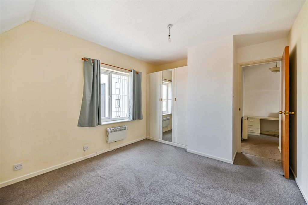 Property photo 3 of 8