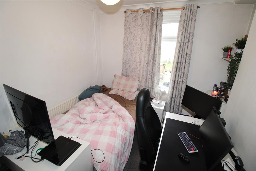 Property photo 3 of 8