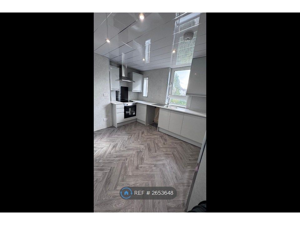 Property photo 1 of 12 Kitchen