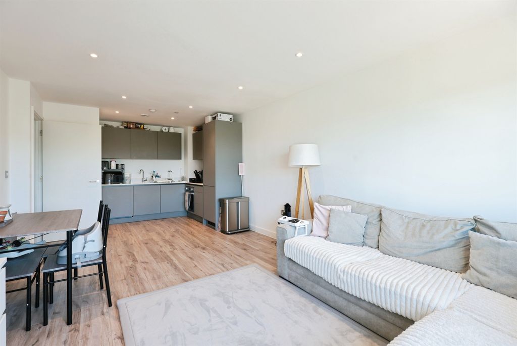 Property photo 2 of 11