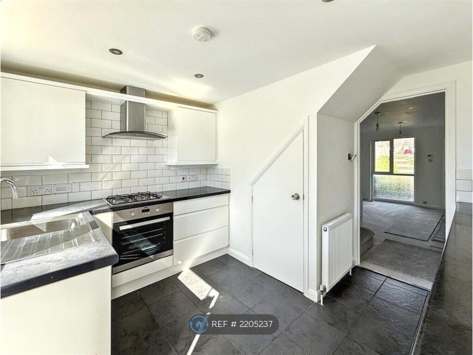 Property photo 1 of 11 Kitchen