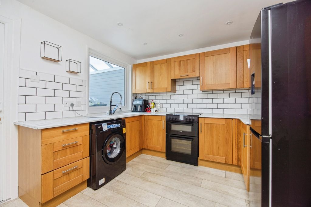 Property photo 3 of 11 Pbox-Img.Jpg