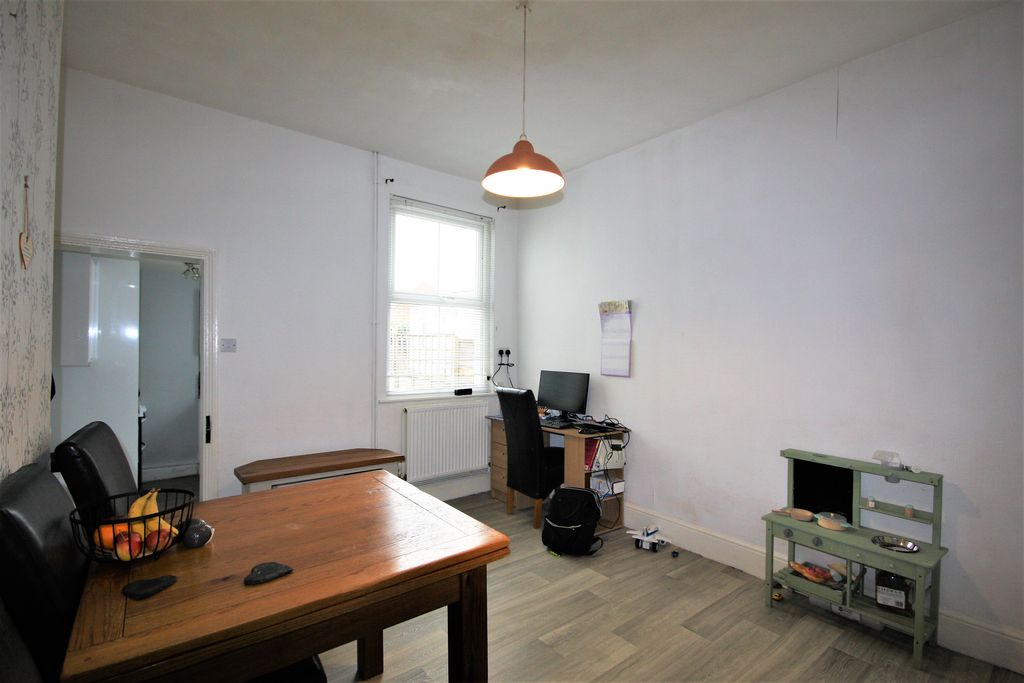 Property photo 3 of 11 Dining Room
