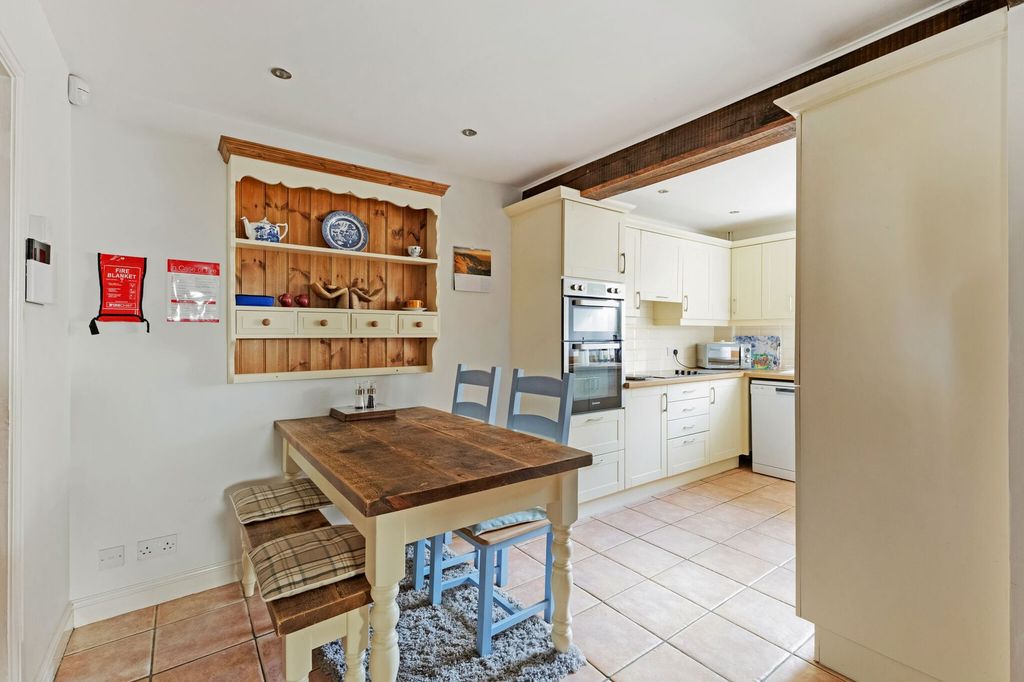 Property photo 3 of 23 Kitchen &amp; Breakfast Room