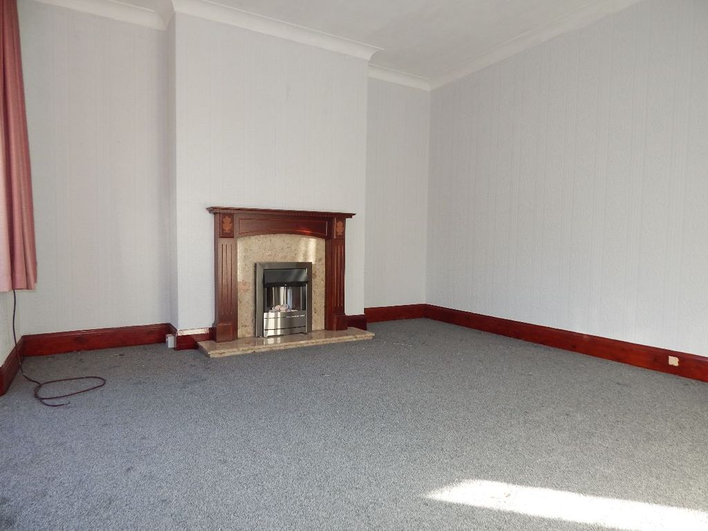 Property photo 3 of 21 Living Room