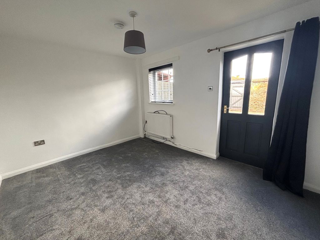 Property photo 3 of 10 Living Room