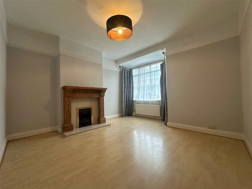 Property photo 2 of 18 Picture No. 23