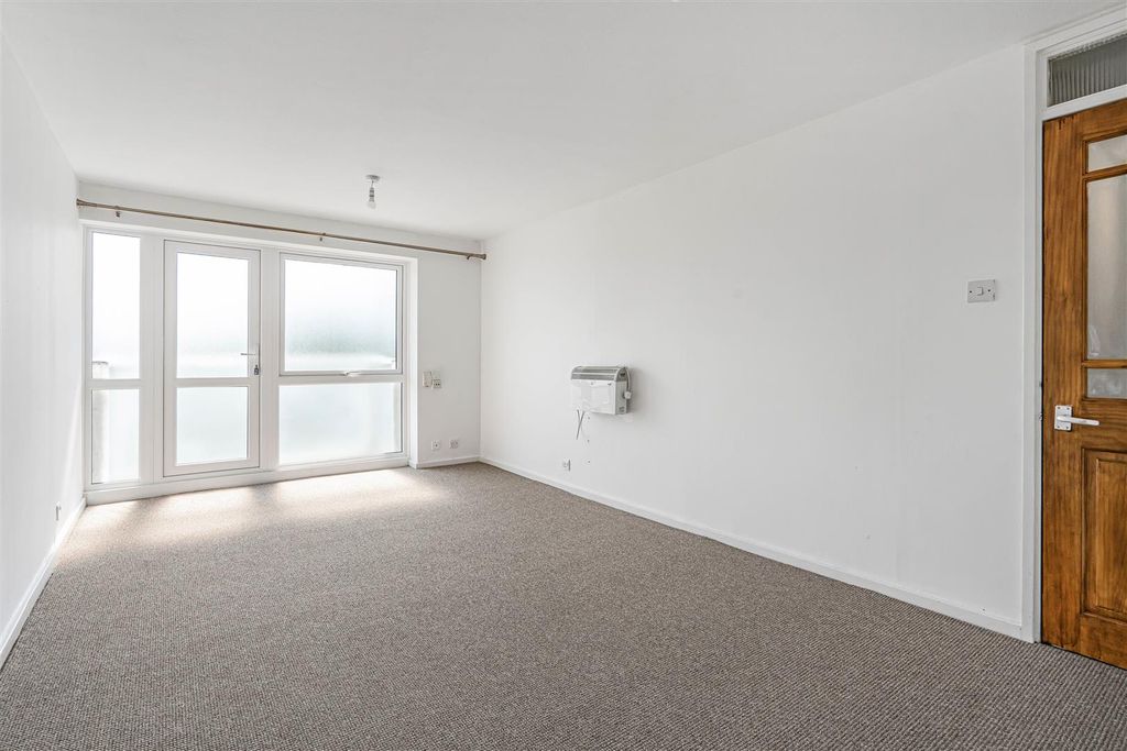 Property photo 1 of 13 13_85585.Jpg