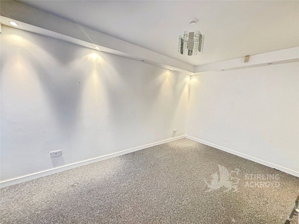 Property photo 3 of 10 Bedroom