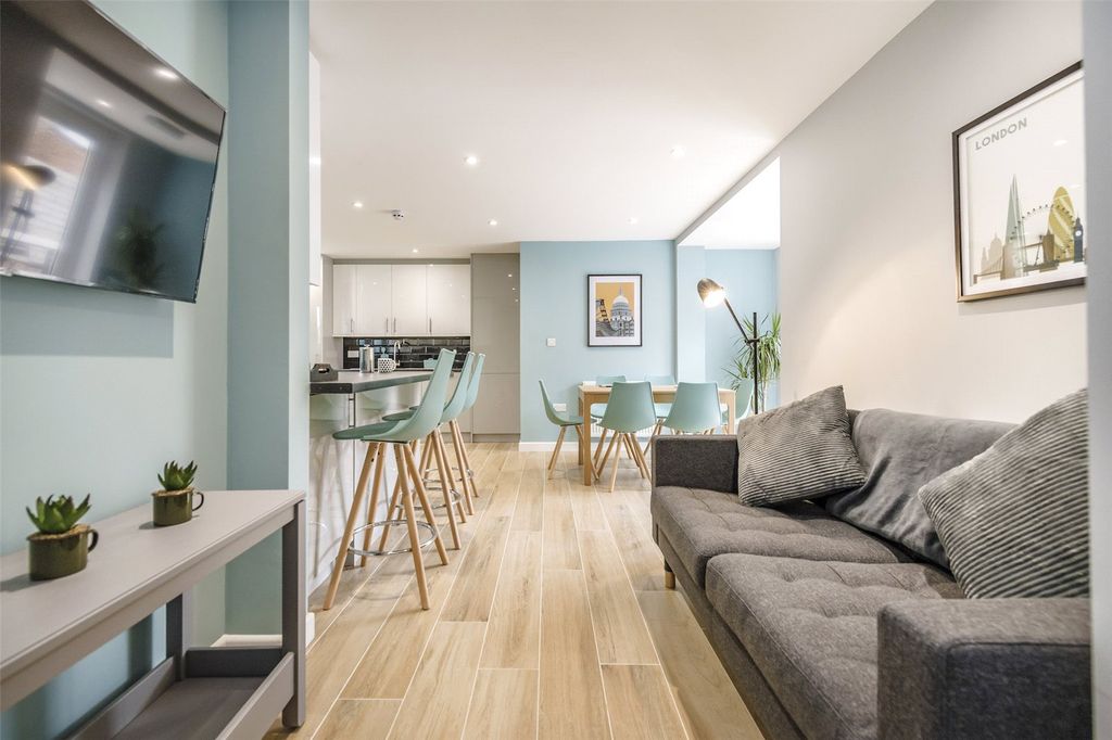 Property photo 2 of 8 Picture No. 11