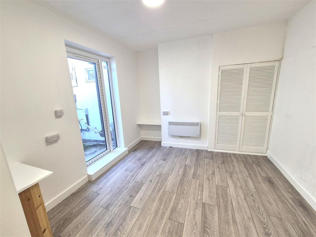 Property photo 3 of 5 Den1.Jpg