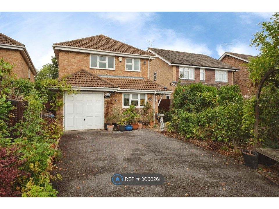 Property photo 1 of 19 Front View With Driveway Parking