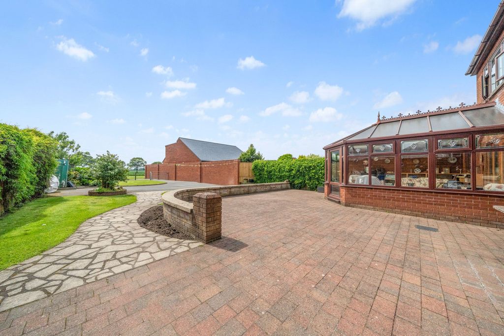 Property photo 2 of 34