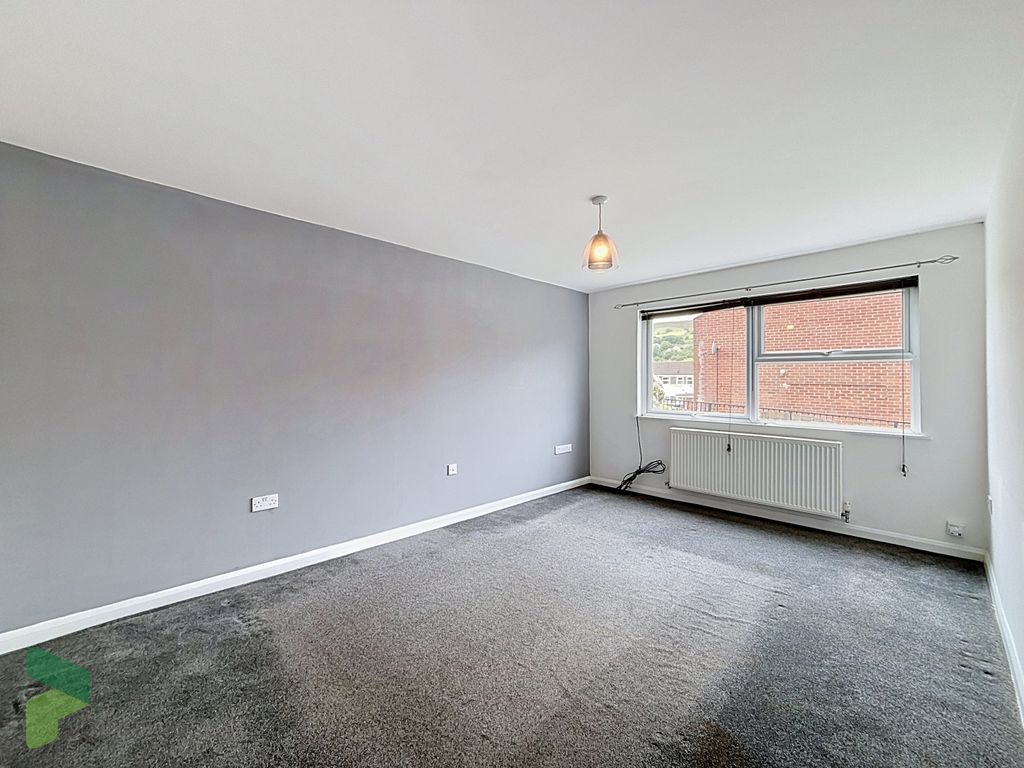 Property photo 3 of 17 Living Room