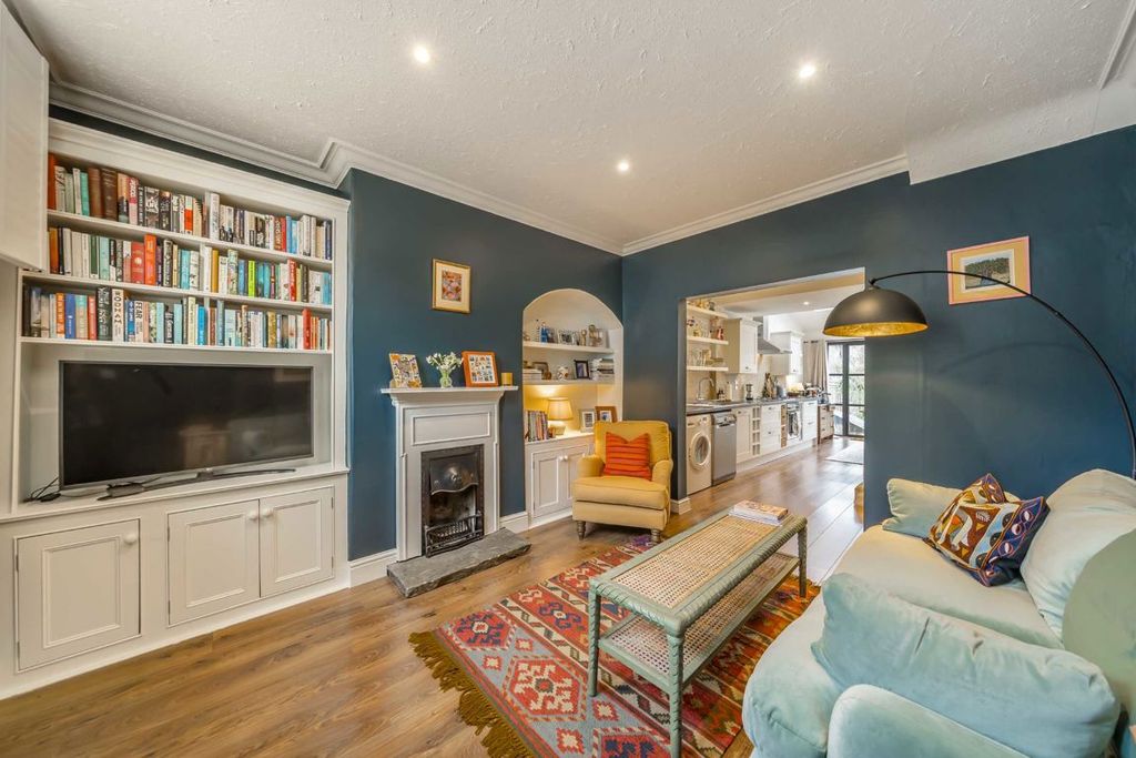 Property photo 2 of 14