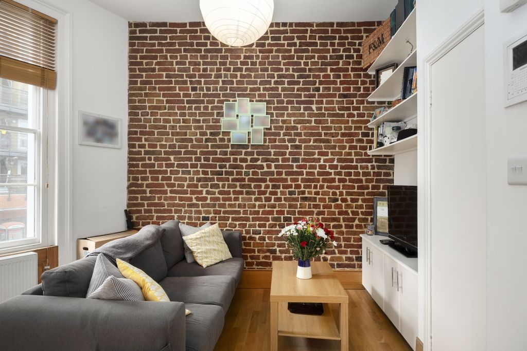 Property photo 2 of 7 Northchurch Road ...
