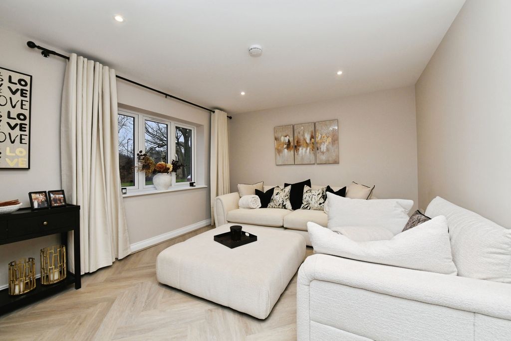 Property photo 1 of 18 Internal