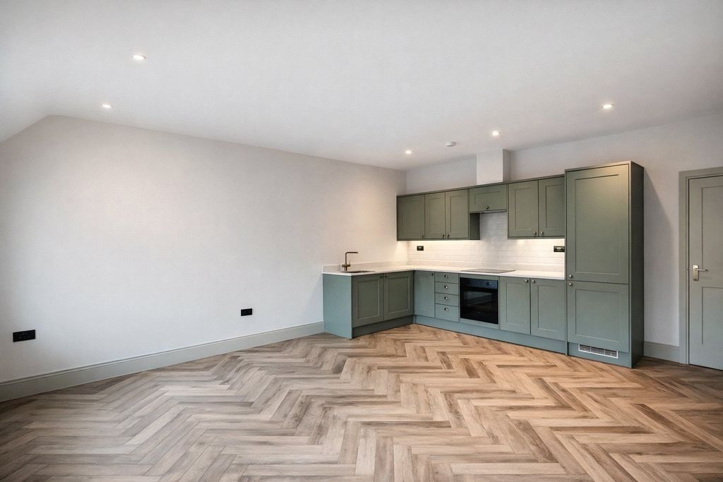 Property photo 2 of 8 Picture No. 16