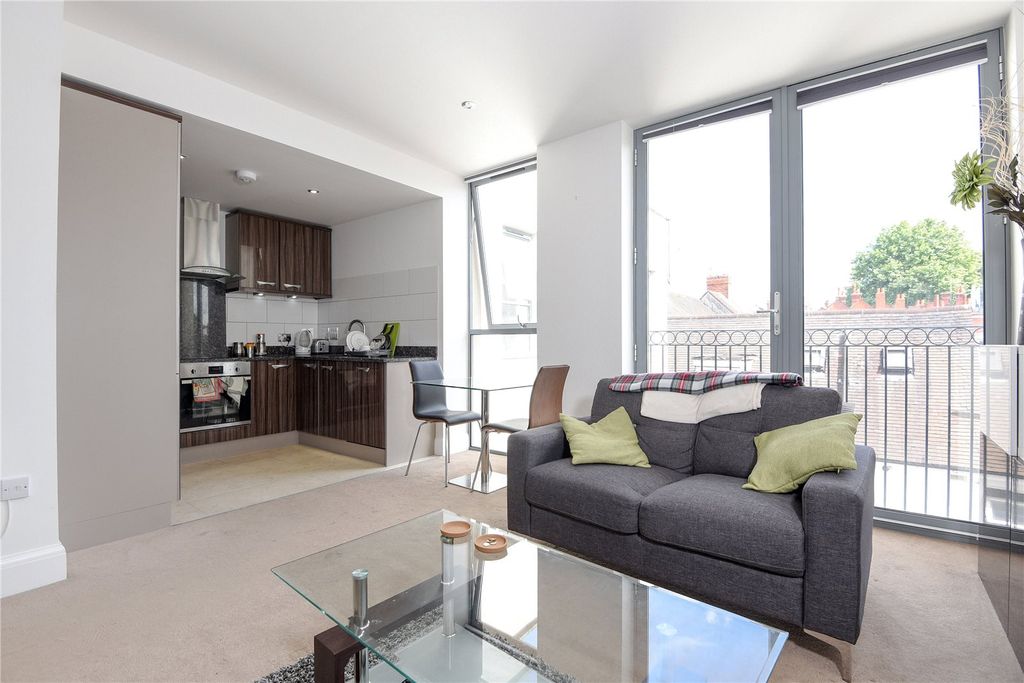 Property photo 3 of 7 Living/Dining Area