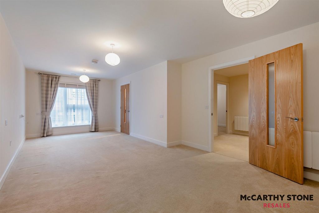 Property photo 2 of 32 8622775-Interior14-800.Jpg