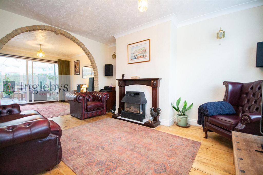 Property photo 3 of 35