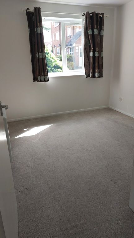 Property photo 1 of 6 Bed 1