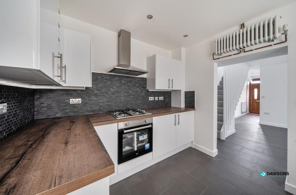 Property photo 3 of 32