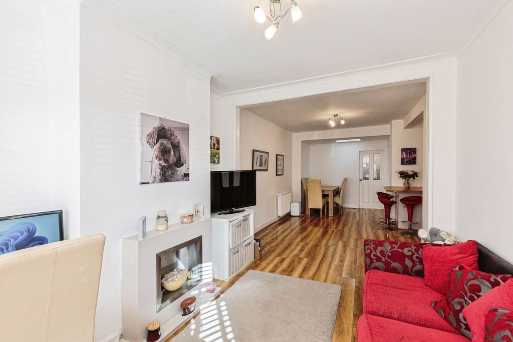 Property photo 3 of 18 Pbox-Img.Jpg